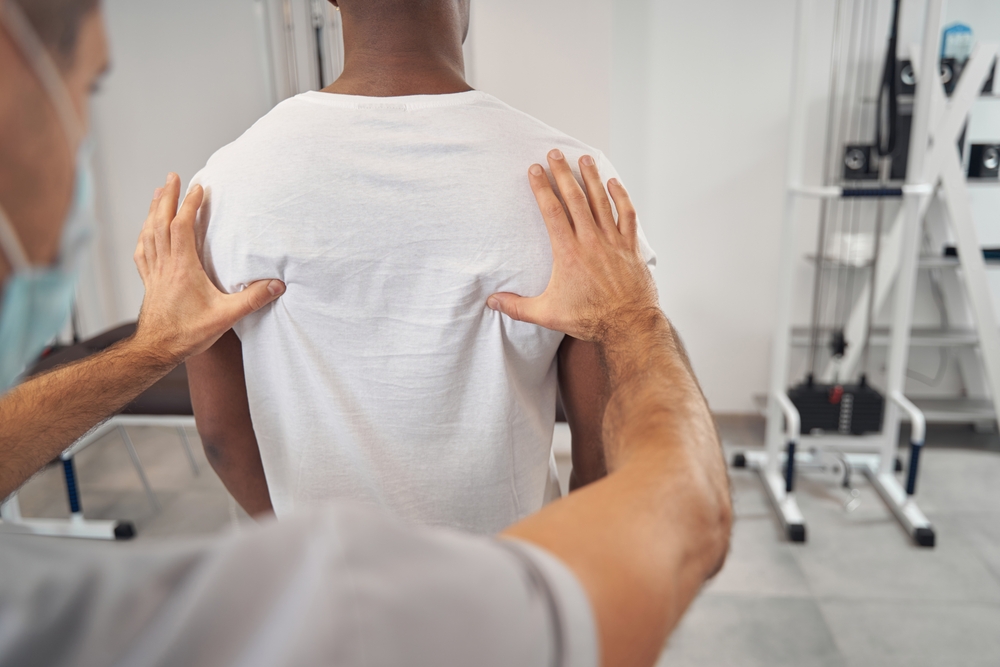 A Physiatrist helping a patient using physiatry treatments