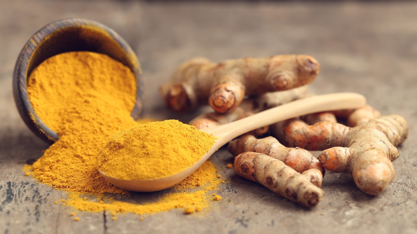 turmeric roots and powder