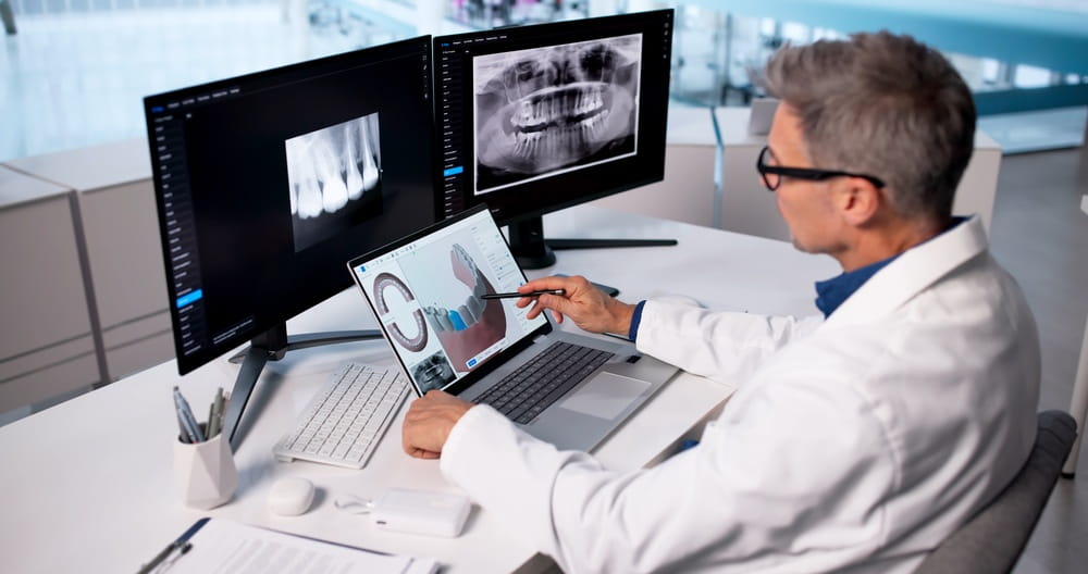 Skilled Dentist Uses Digital 3D Imaging Technology In Clinic
