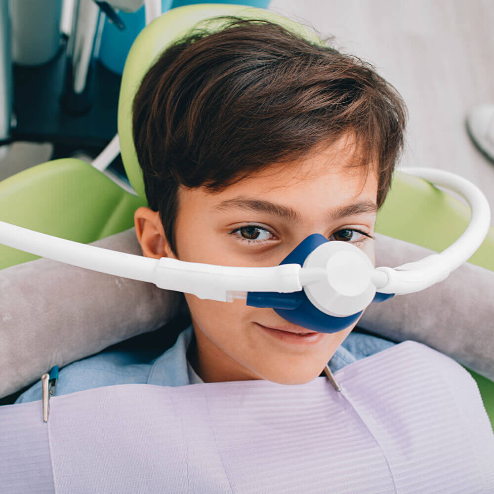 child equipped with nitrous oxide machine