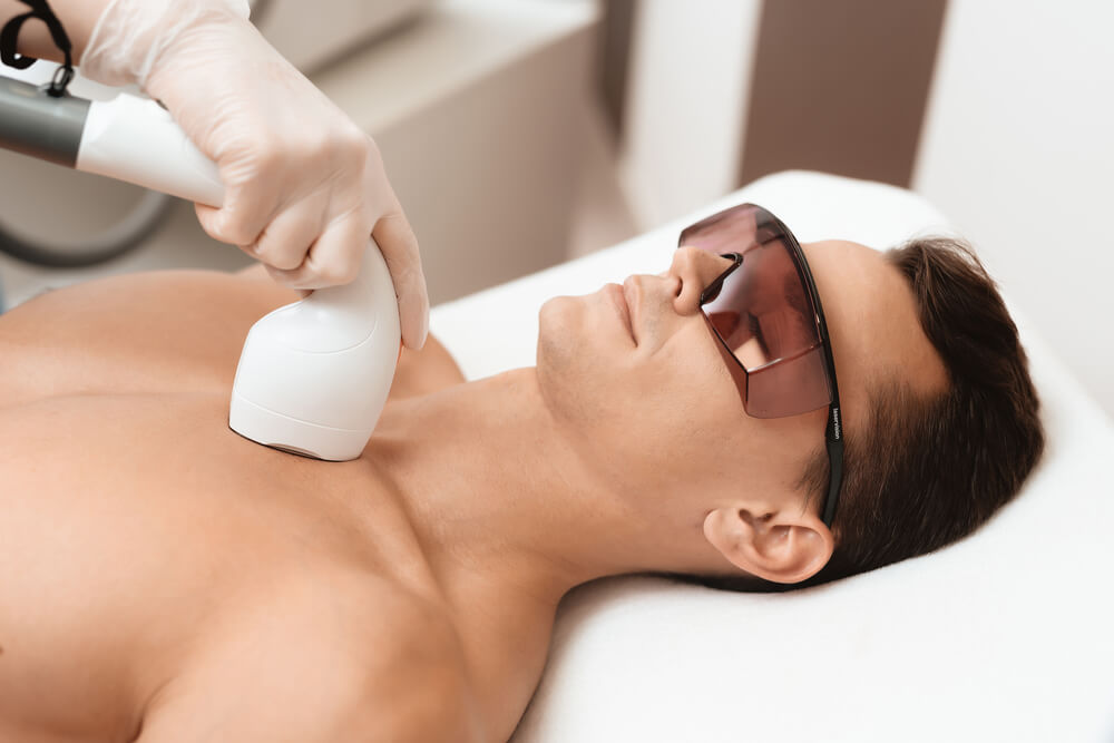 The man came to the procedure of laser hair removal