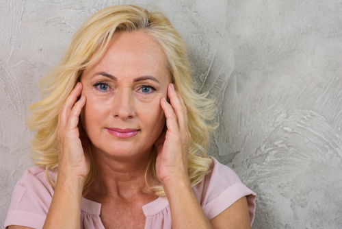 Consultation for lower eyelid surgery planning