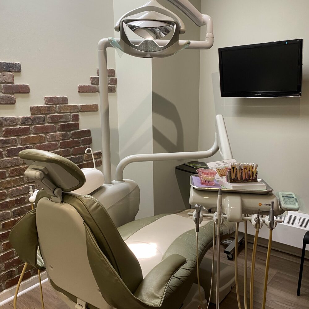 E&M Dental dental chair