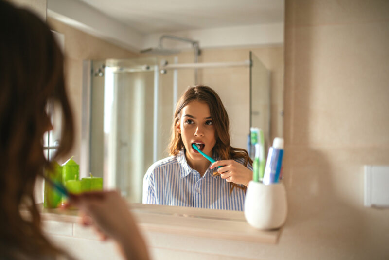 How To Properly Brush And Floss Your Teeth