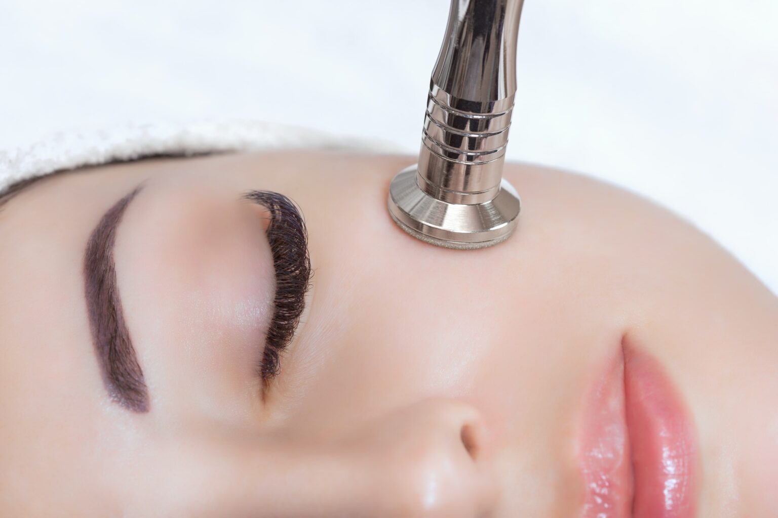 Comparing Two Types of Microdermabrasion Crystal vs Diamond