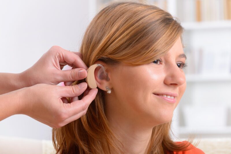 Putting-on-a-deaf-aidnew-scaled