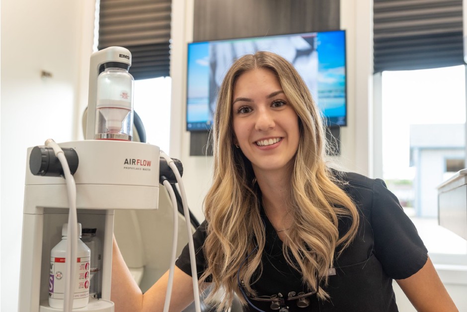 Our Beaverlodge dental assistant smiling with our new dental technology.