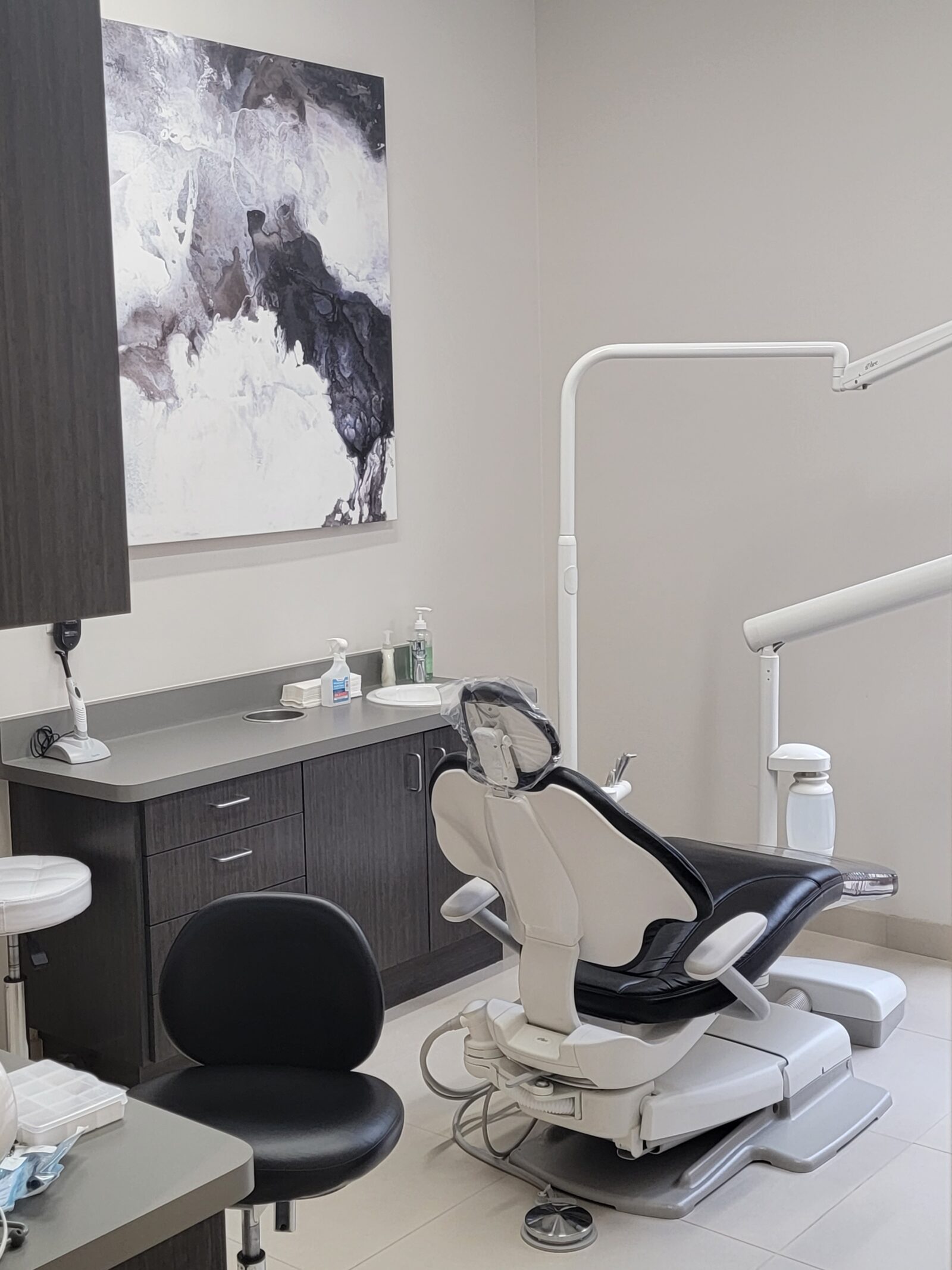 Treatment room with dental chair - Carefree Smile Design