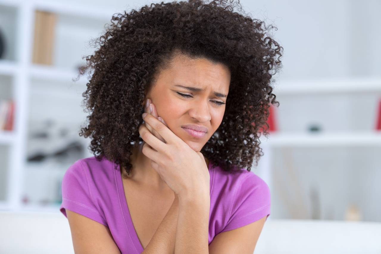 young woman have a toothache
