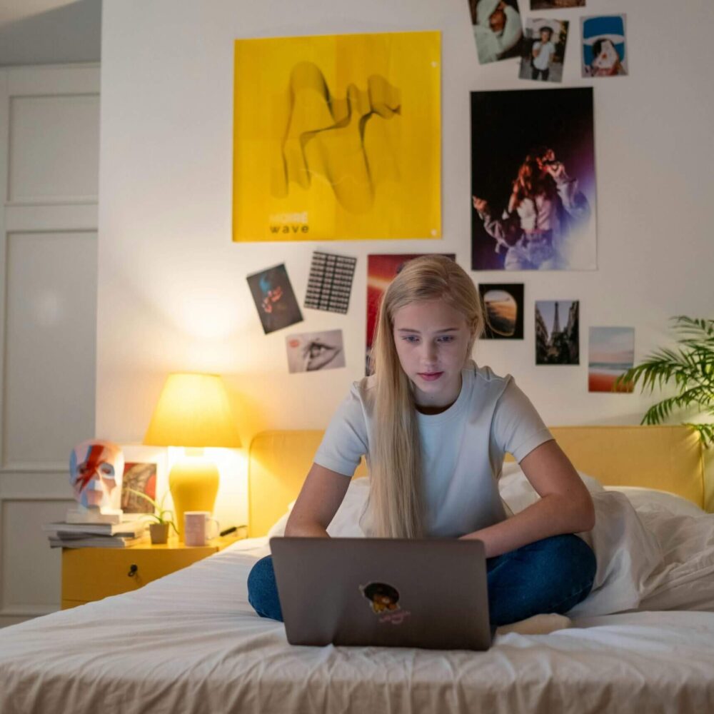 Teen girl participating in a virtual IOP for teens