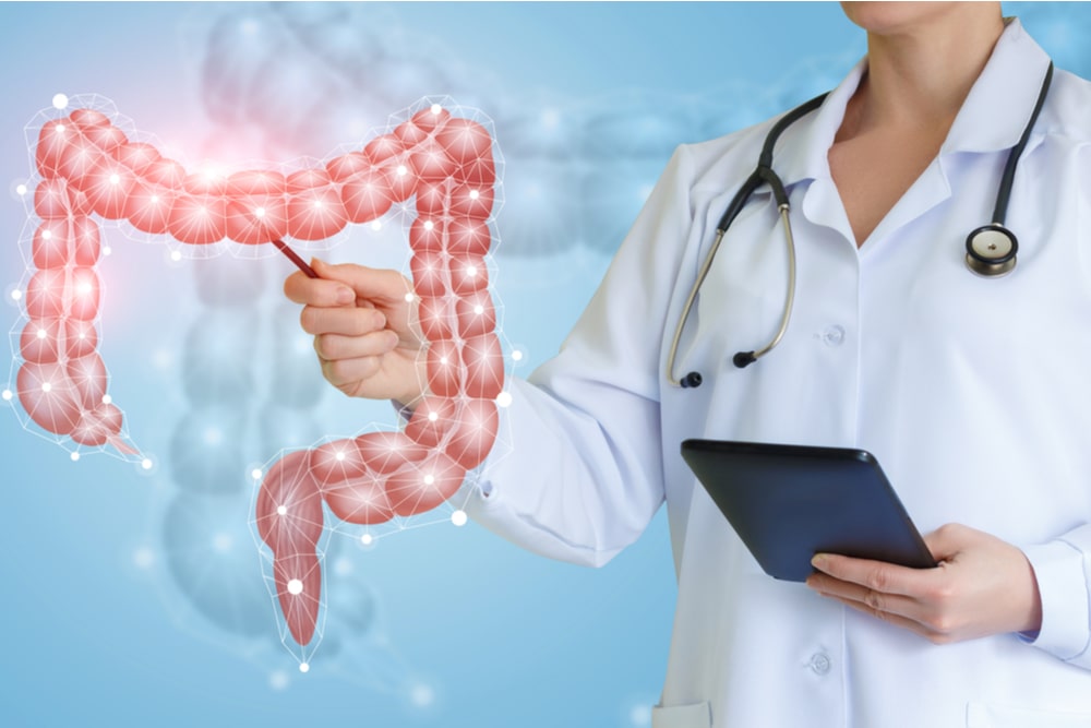 Doctor shows colon on virtual screen