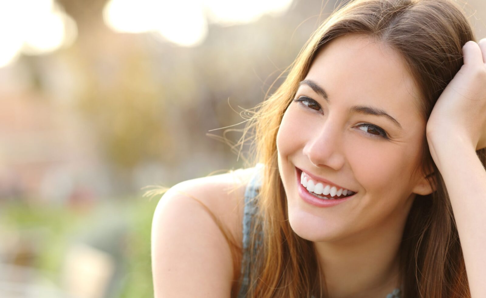 Woman smiling with perfect smile and white teeth